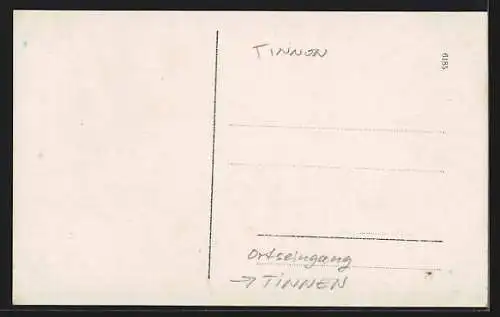Foto-AK Tinnen, Ortseingang vom Feld aus