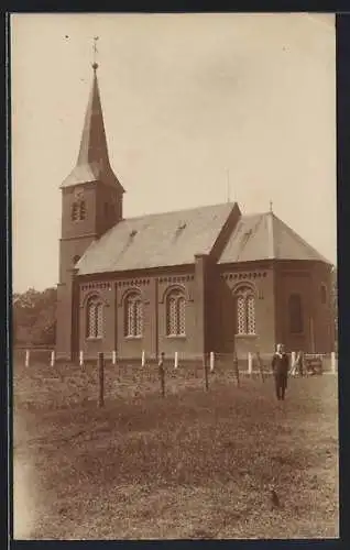 Foto-AK Tinnen, Partie an der Kirche