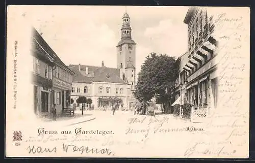 AK Gardelegen, Strassenpartie mit Blick zum Rathaus