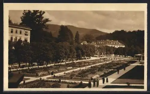 AK Slatina, Parkanlagen und entfernte Berge