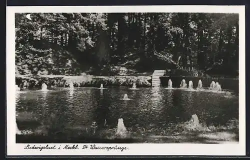 AK Ludwigslust / Meckl., 24 Wassersprünge im Schlosspark