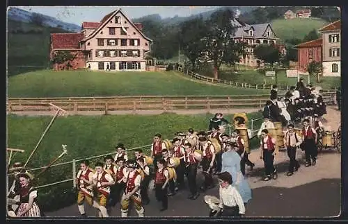 AK Toggenburg, Umzug mit Knaben in Tracht