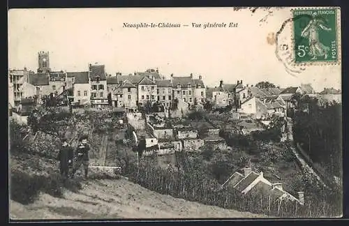 AK Neauphle-le-Chateau, Vue generale Est