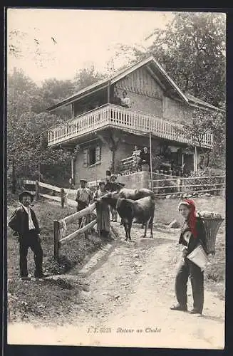 AK Schweizer Bauern in Tracht kehren zum Chalet zurück