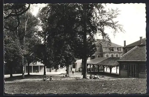 AK Mandres-sur-Vair, Le Parc et les Salles de Jeu