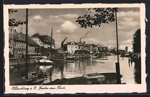 AK Oldenburg i. O., Flusspartie mit Fischerboote am Ufer