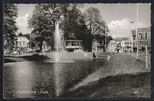 AK Oldenburg i. O., Ortspartie mit Springbrunnen und Glaspavillon