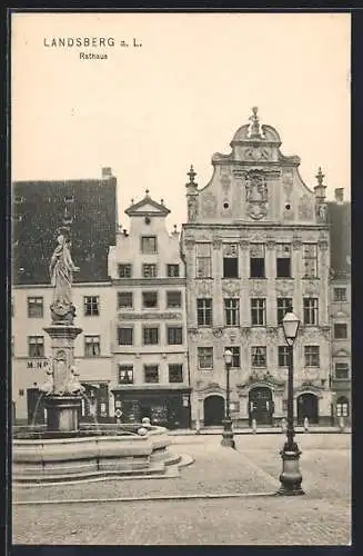 AK Landsberg a. L., Rathaus mit Geschäft und Brunnen
