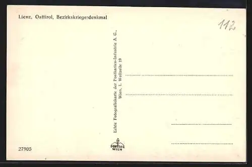 AK Lienz /Tirol, Bezirkskriegerdenkmal vor Berghintergrund