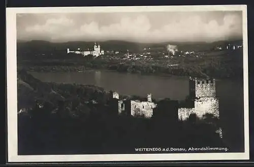 AK Weitenegg a. d. Donau, Teilansicht mit Burgruine am Abend