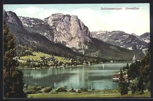 AK Grundlsee /Salzkammergut, Teilansicht mit Bergen