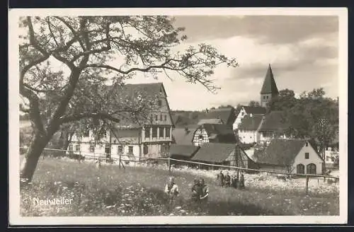 AK Neuweiler / Calw, Ortspartie mit Kirche und Kindern