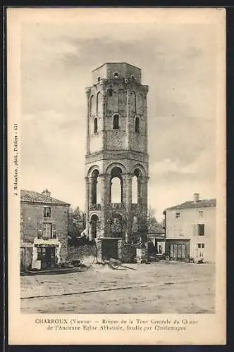 AK Charroux, Ruines de la Tour Centrale du Chœur de l`Ancienne Église Abbatiale fondée par Charlemagne