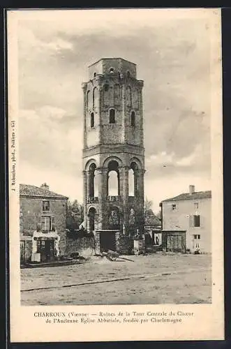 AK Charroux, Ruines de la Tour Centrale du Chœur de l`Ancienne Église Abbatiale fondée par Charlemagne