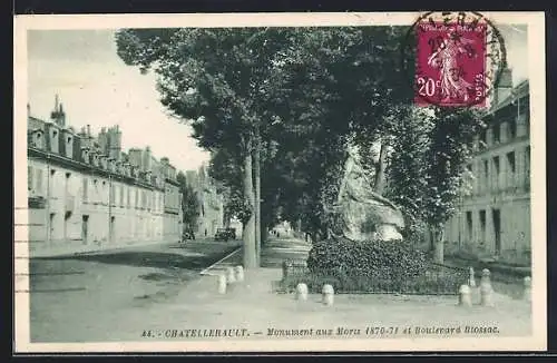 AK Châtellerault, Monument aux Morts 1870-71 et Boulevard Blossac