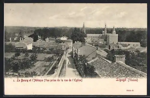 AK Ligugé, Le Bourg et l`Abbaye, Vue prise de la rue de l`Église