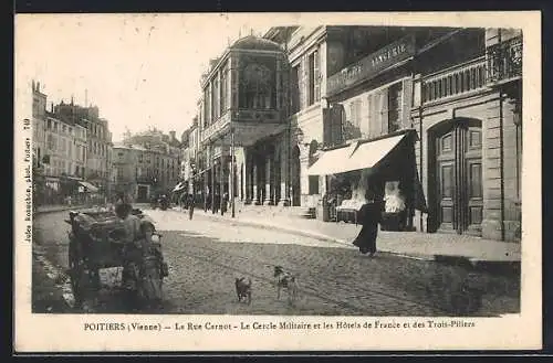 AK Poitiers, La Rue Carnot, Le Cercle Militaire et les Hôtels de France et des Trois-Piliers