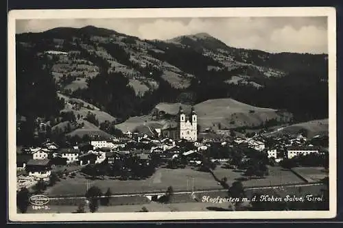 AK Hopfgarten /Tirol, Totalansicht mit der Hohen Salve