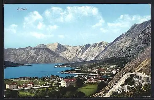 AK Kotor / Cattaro, Teilansicht des Ortes mit Bergstrasse