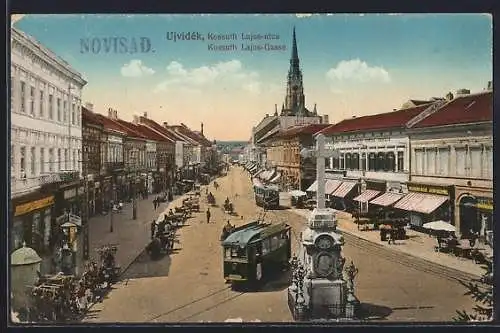 AK Ujvidék, Kossuth Lajos-Gasse mit Denkmal u. Strassenbahnen aus der Vogelschau