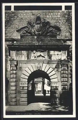 AK Kotor / Cattaro, Gradska Vrata, Blick durch Tor auf Hotel Puhalovic, 1927