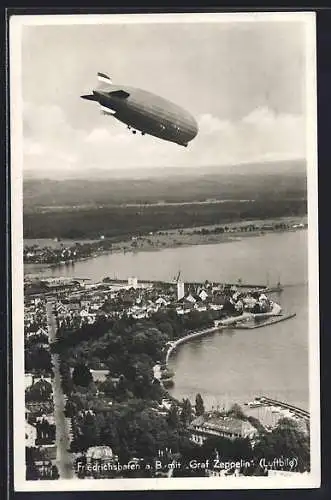 AK Friedrichshafen, Fliegeraufnahme des Luftschiffes Graf Zeppelin über der Stadt