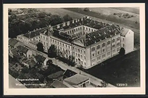 AK Biedermannsdorf, Das Schloss vom Flugzeug aus