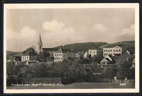 AK Hoch-Wolkersdorf, Ortspartie mit Blick zur Kirche