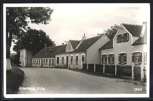 AK Atzenbrugg, Strassenpartie im Ort