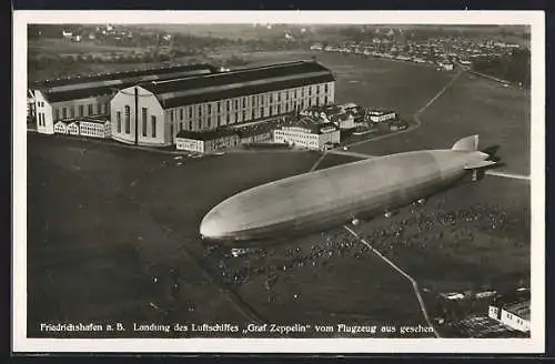 AK Friedrichshafen, Landung des Luftschiffes Graf Zeppelin vom Flugzeug aus gesehen