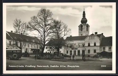 AK Friedberg, Hauptplatz mit Blick zum Kirchturm, Bus