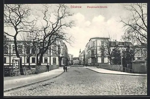 AK Güstrow, Strasse an der Pferdemarkt-Brücke