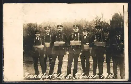 Foto-AK Frankfurt a. Main, Postboten in Uniform, 1915