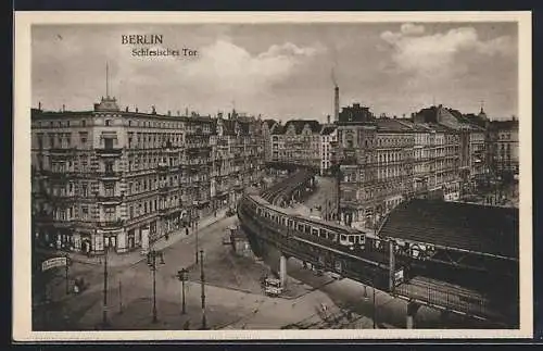 AK Berlin-Kreuzberg, Schlesisches Tor, U-Bahn bei der Einfahrt in den Bahnhof aus der Vogelschau