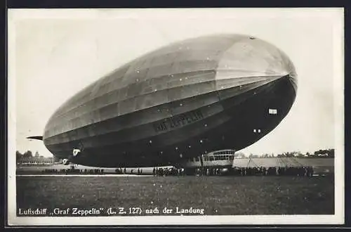 AK LZ 127 Graf Zeppelin nach der Landung