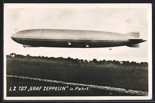 AK L. Z. 127 Graf Zeppelin in Fahrt über Menschenmenge