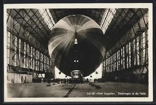 AK LZ 127 Graf Zeppelin, einbringen des Luftschiffes in die Halle