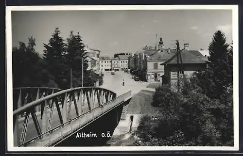 AK Altheim, Blick über die Brücke auf Strassenpartie