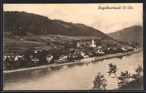 AK Engelhartszell, Ortsansicht mit der Kirche und der Donau