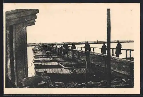 AK Belgrad, Kriegsschauplatz Balkan, errichtete Pontonbrücke über die Save