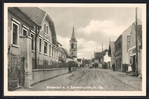 AK Winzendorf a. d. Schneebergbahn, Strassenansicht mit Kirche