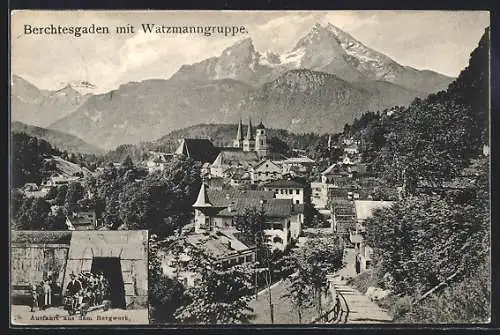 AK Berchtesgaden, Gesamtansicht mit Alpenpanorama, Ausfahrt aus dem Bergwerk