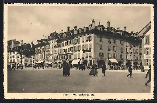 AK Bern, Waisenhausplatz mit Passanten