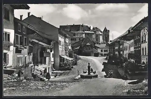 AK Gruyères, Strassenpartie mit Geschäften