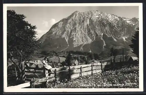 Foto-AK Tauplitz, Ortspartie mit Grimming und Mädchen