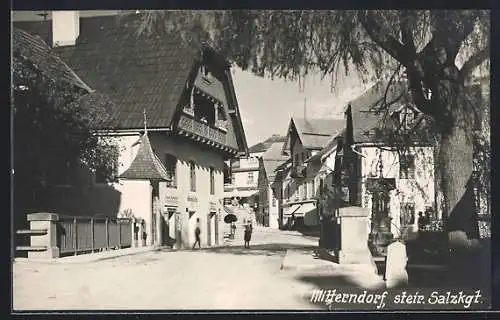 AK Mitterndorf /Steir. Salzkgt, Strassenpartie mit Gemeinde Amt