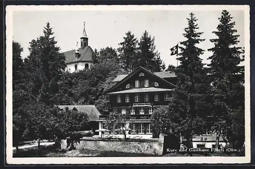 AK Flüeli /Obw., Kur-Gasthaus mit Blick zur Kirche