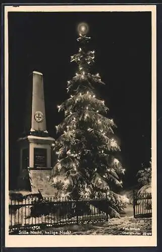 AK Oberstaufen, Denkmal mit Weihnachtsbaum bei Nacht