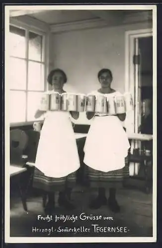 AK Tegernsee, Gasthaus Herzoglicher Sommerkeller, Zwei Kellnerinnen mit Bierkrügen