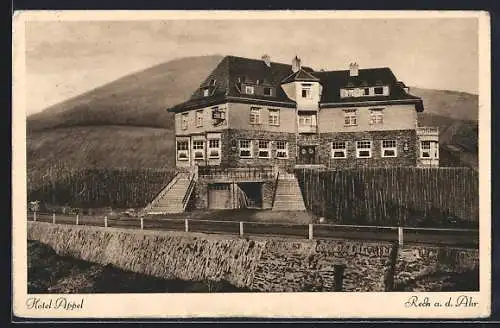 AK Rech a. d. Ahr, Hotel-Weinhandlung Appel mit Strasse und Bergblick